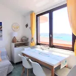 Апартаменты Appartamentino Panoramico...con Finestra Sul Mare!