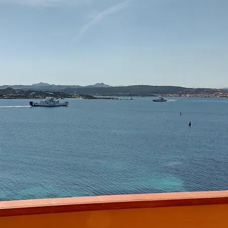 Appartamentino Panoramico...con Finestra Sul Mare! Ла-Маддалена
