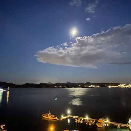 Апартаменты Appartamentino Panoramico...con Finestra Sul Mare! Ла-Маддалена