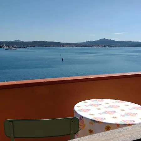 Appartamentino Panoramico...con Finestra Sul Mare! Ла-Маддалена