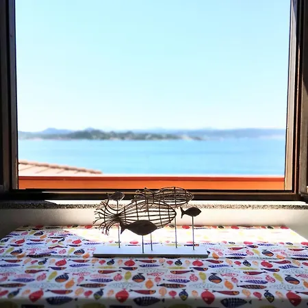 Appartamentino Panoramico...con Finestra Sul Mare! Апартаменты Ла-Маддалена